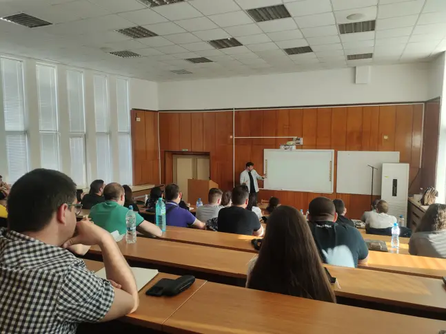 Близо 70 души преминаха през курса по дигитален маркетинг във Велико Търново