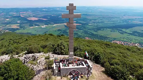 Паметникът на Околчица - историята на всенародната любов и почит