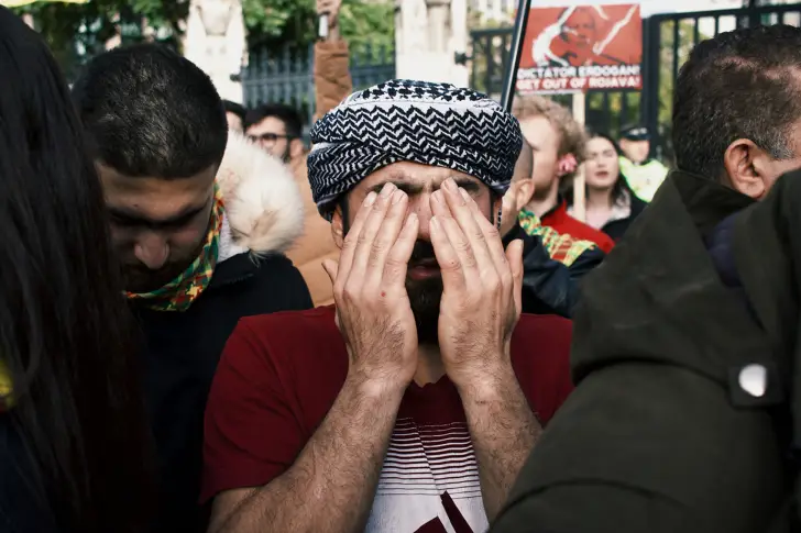 За десет години войната в Сирия е взела близо половин милион жертви
