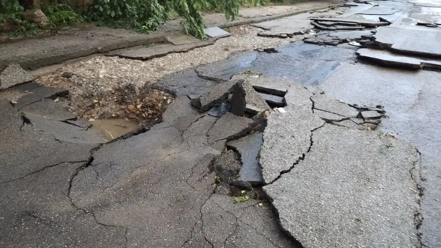 Пороен дъжд нанесе щети в Лом