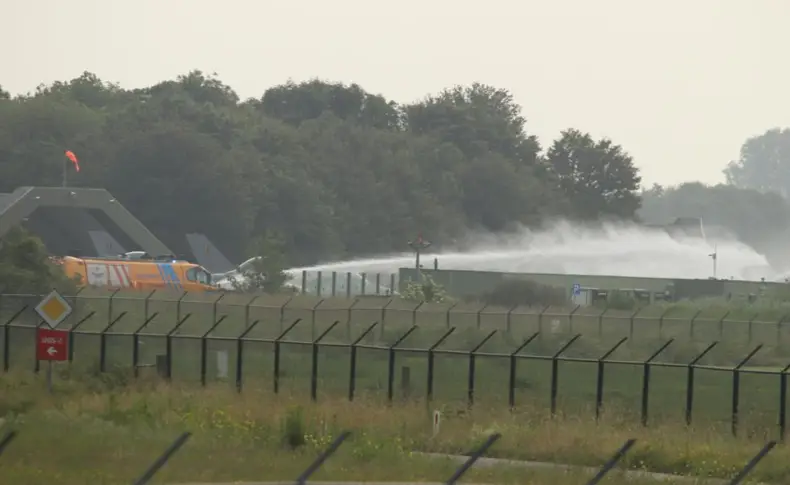 Белгийски изтребител се разби в сграда на нидерландско военно летище