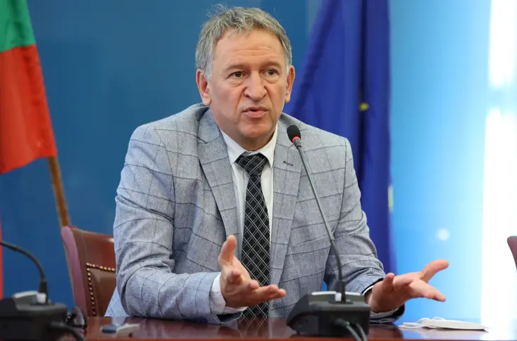 Здравният министър заяви, че спокойствието е измамно