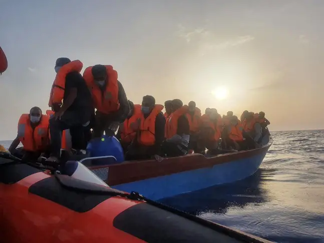Корабът „Оушън Вайкинг“ спаси 67 мигранти в Средиземно море