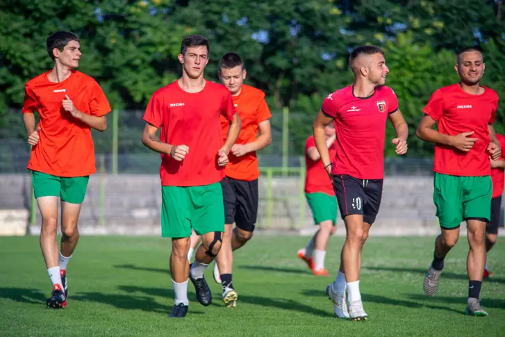 Петима нови футболисти започнаха подготовка с ОФК Локомотив - Мездра