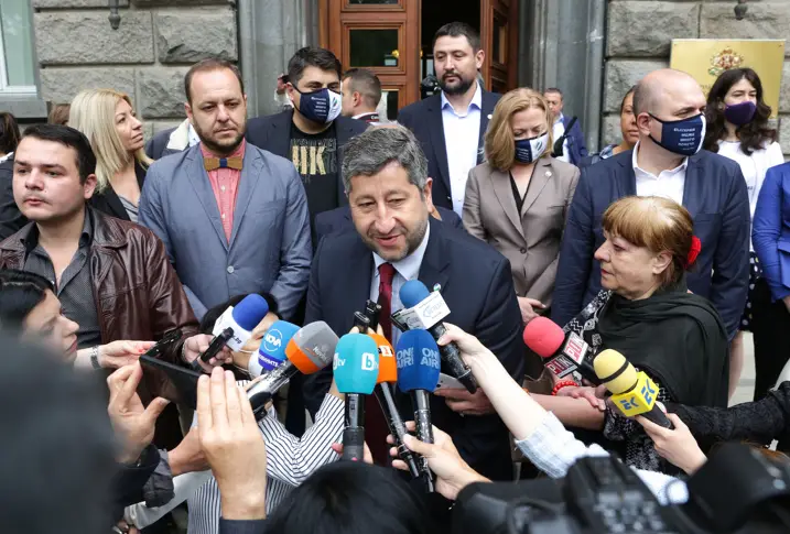 „Демократична България“ настоява ДПС да остане настрана от управлението