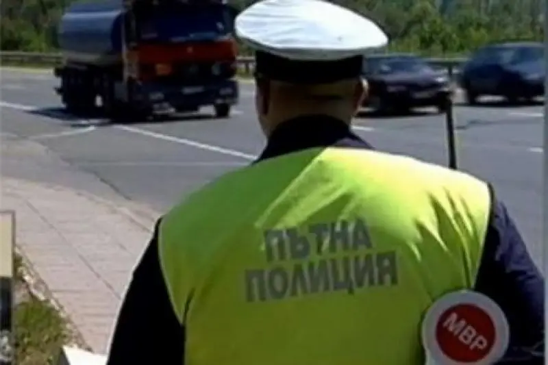 "Ситроен" се блъсна в метална ограда на частен дом