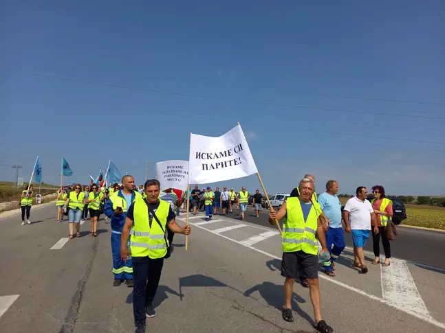 Служители на „Автомагистрали-Черно море“ излязоха на протест на 165 км на „Тракия“