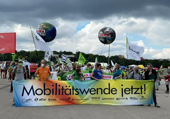 Екоактивисти протестират срещу автосалона в Мюнхен