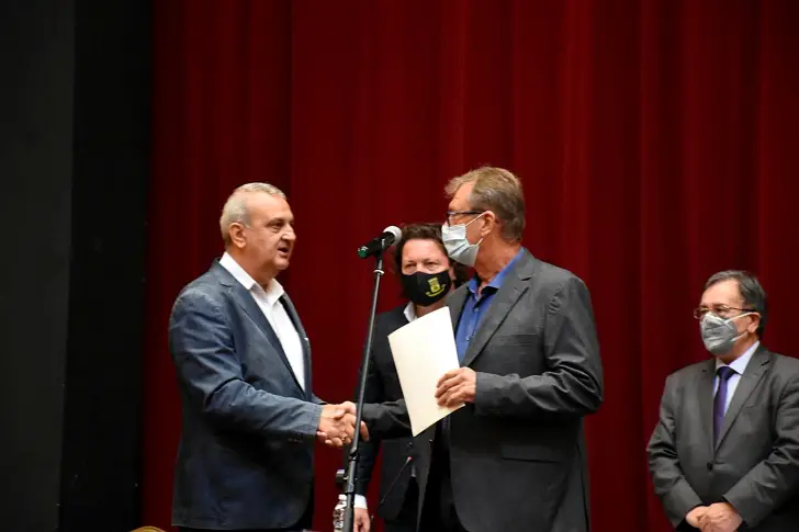 Нов съветник влиза в местния парламент