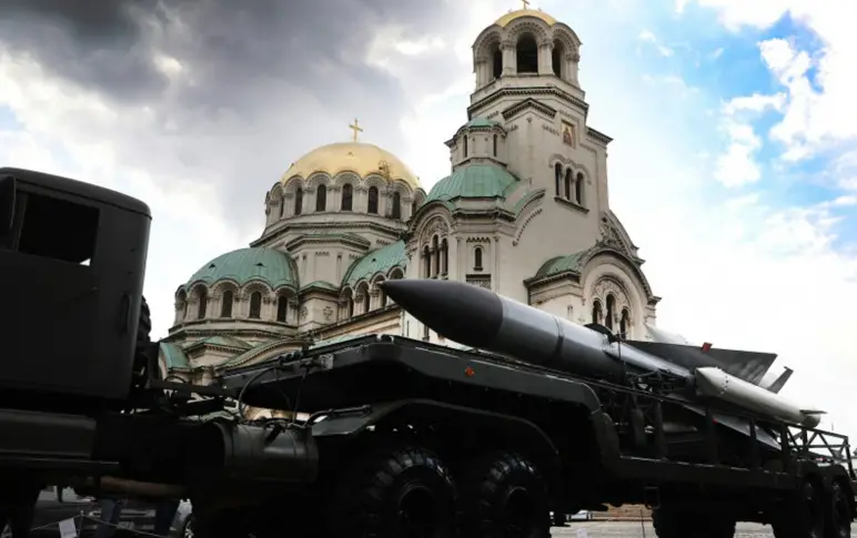 Зенитно-ракетни войски с уникална изложба на техника в чест на своята 60-годишнина (снимки)