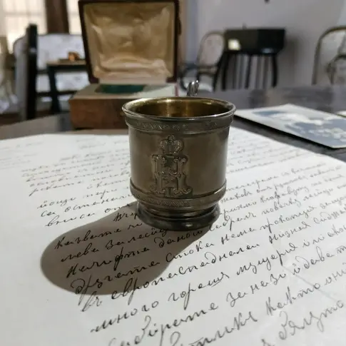 Потомците на Пенчо Сватов дариха позлатена императорска чаша на опълченеца