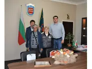 Състезатели по канадска борба за хора с увреждания получиха грамоти от кмета на Дряново