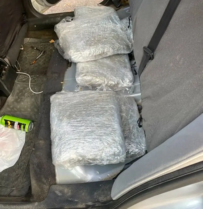 Оставиха в ареста двама македонци, задържани с 32 кг марихуана на границата