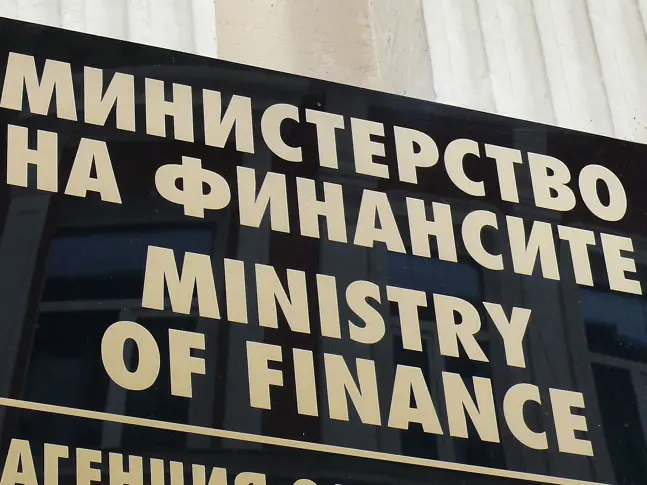 Спират помощите за деца родители