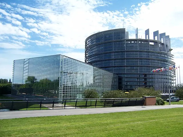 Служители на ЕС харчат по 85 млн. годишно за хотели и храна