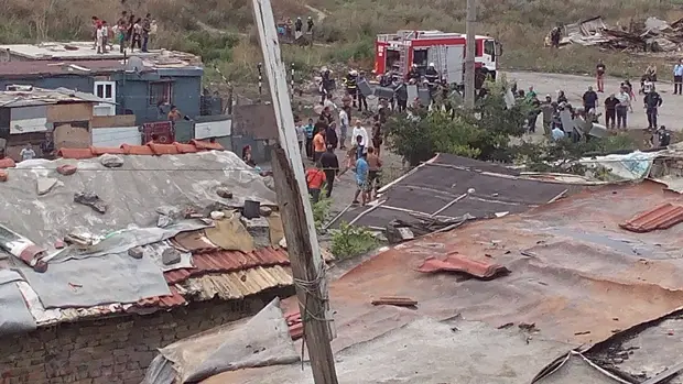 Бутат незаконни постройки в "Максуда", напрежение между роми и жандармерия