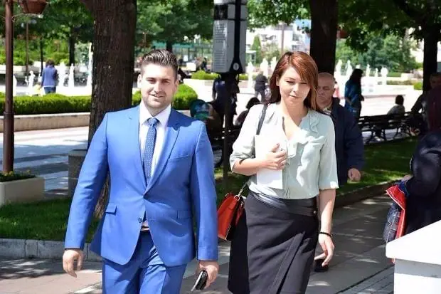 Евродепутатът Андрей Новаков става "внуче назаем"
