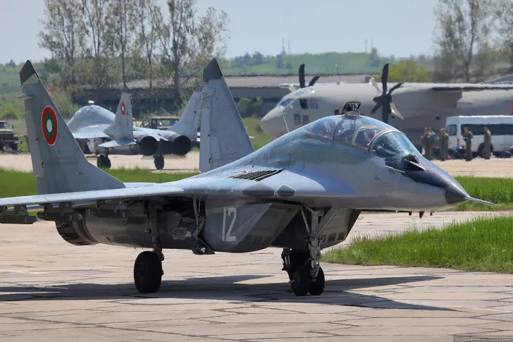Противоречия сред управляващите относно парите за военна авиация