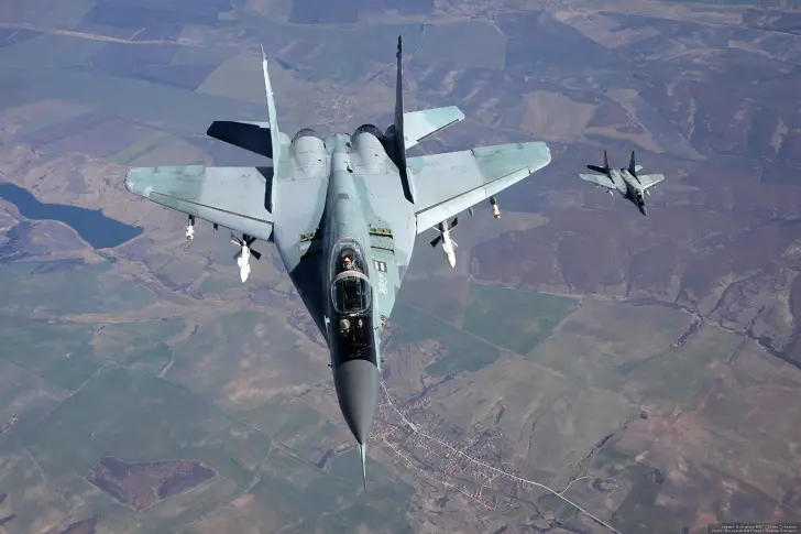 Пари за нови военни самолети няма, заяви Горанов