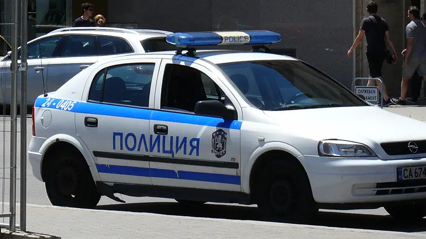 Задържаха 45 бежанци край Военната академия в София