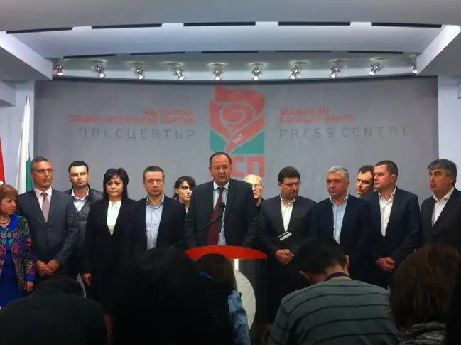 Свидетели сме на едни изключително мръсни избори, заяви Миков