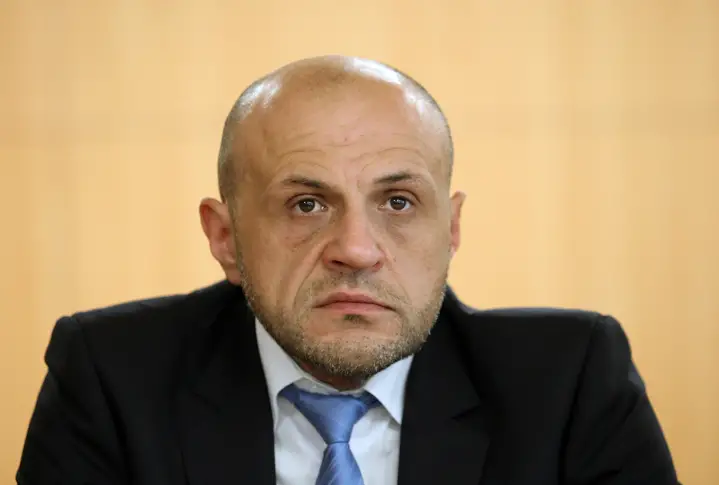 Кабинетът призова ЦИК бързо да намери решение на проблема в "Армеец"
