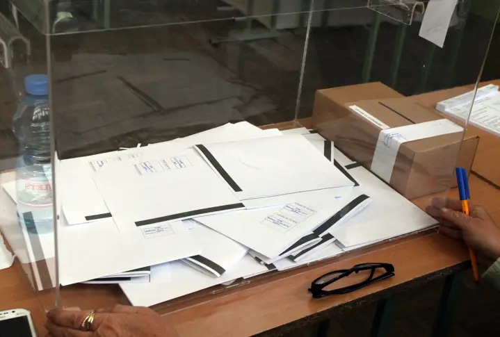 Малки урни създали проблеми във Варна