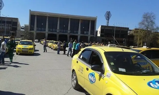 Таксиметровите шофьори в Пловдив излизат на протест