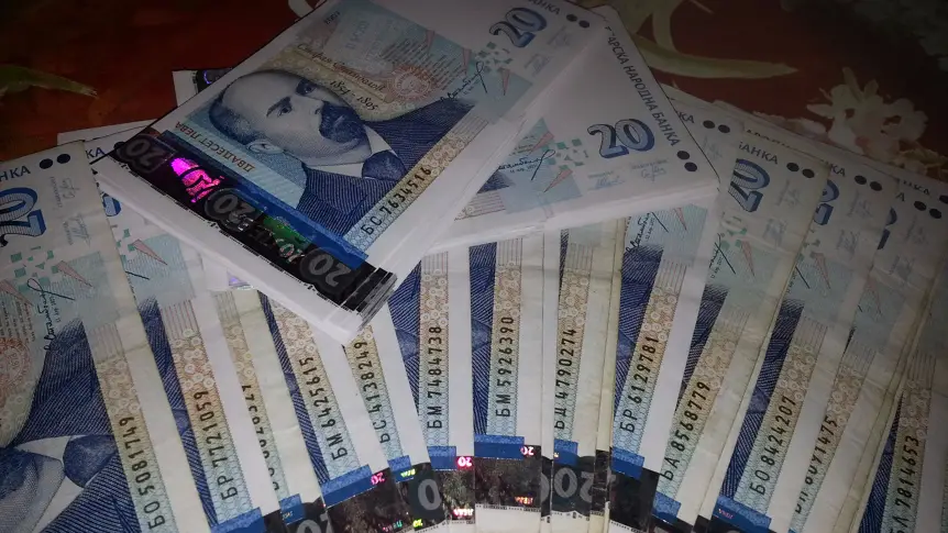 Заеми от приятели и роднини над определена сума трябва да се декларират, припомнят от НАП