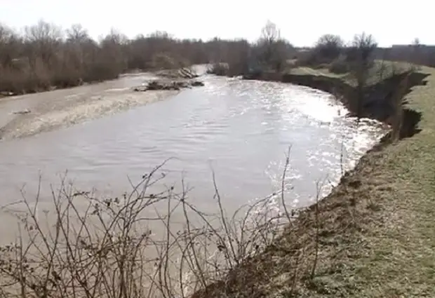 Заради проливните дъждове проверяват водоемите в региона