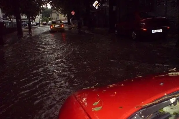 15 къщи се наводниха в Дъбене, заради поройните дъждове