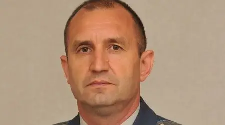 Командирът на ВВС ген-майор Румен Радев е подал оставка