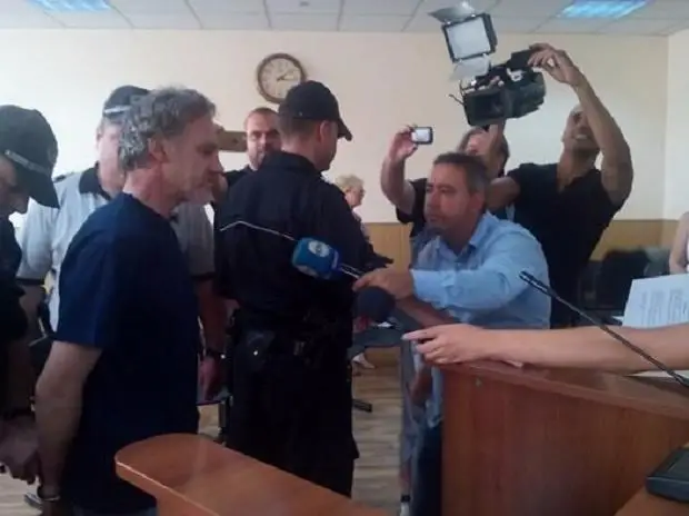 Клошарят, обвинен за палежа на тютюневите складове, остава в ареста