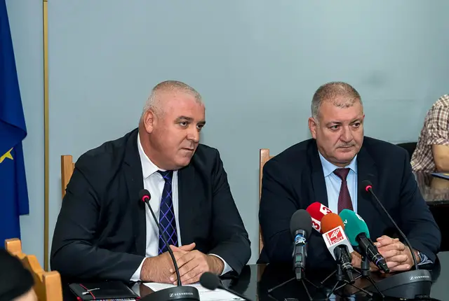 Задържаха трима българи в Австрия за нелегално производство на цигари