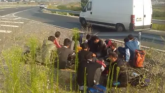 Новините в 09:35 - Наблюдават как се справят Специалните сили с нелегални мигранти