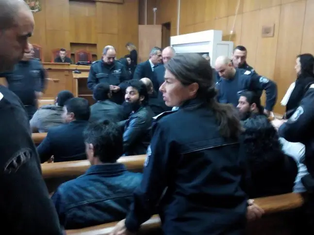 Знаме с надпис „Държавата е халифат” се веело от къщата на Ахмед Муса, твърди свидетел