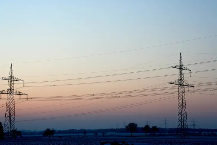 По-високи декемврийски сметки за ток спрямо 2015, прогнозират ЕРП-тата