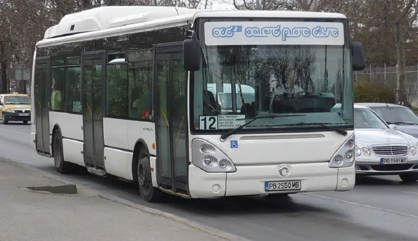 Новините в 09:36 - Пенсионер почина в автобус от градския транспорт на Пловдив