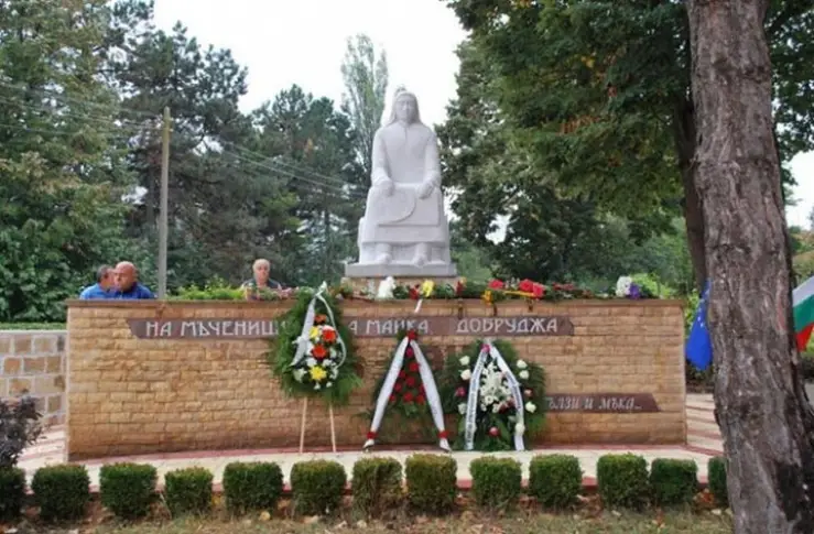 В Карапелит откриха мемориал за отвлечените в Молдова преди 100 години добруджанци