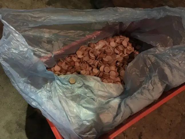 Над два тона замразени кренвирши и бекон продава НАП