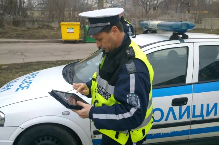 Опашки се извиха за регистрация на автомобили