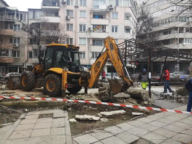 Правят градинка на мястото на изгорял ресторант