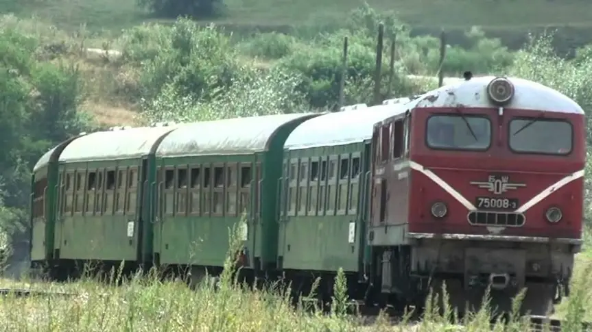 Мъж скочи под теснолинейката и загина