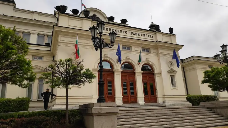Пеевски се върна в парламента, няма да е евродепутат
