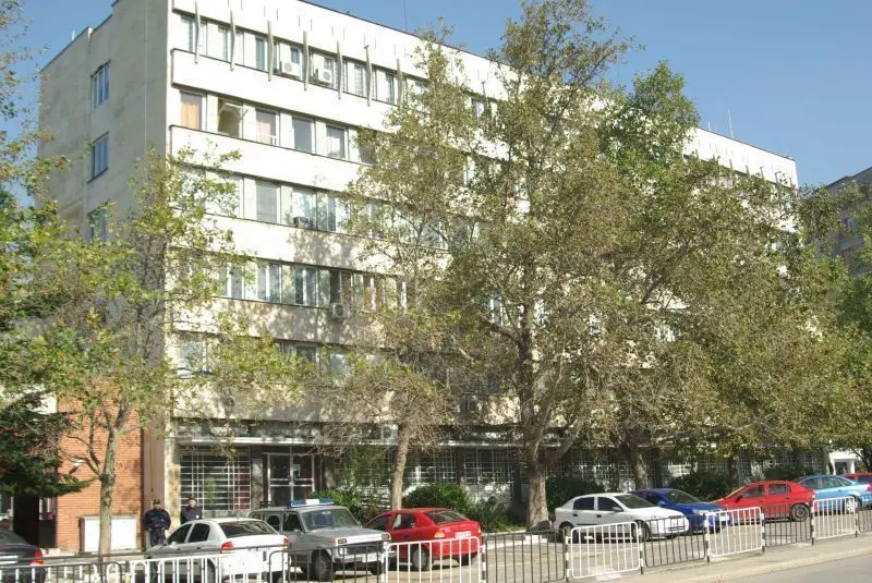 Задържаха мъж, опитал да подкупи полицаи