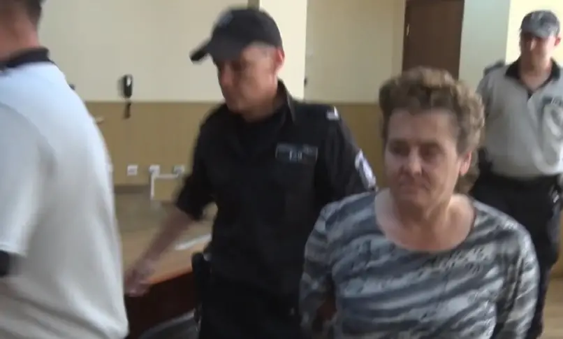 Оставиха в ареста алкохоличката, убила приятеля си