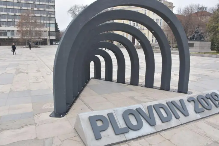 Дарик спечели: Заплатите на шефовете на „Пловдив 2019“ са публични, постанови Съдът