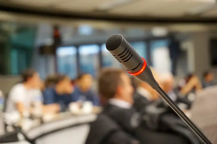 Говорителят на Фон дер Лайен: Демонтирането на микрофони не е необходимо