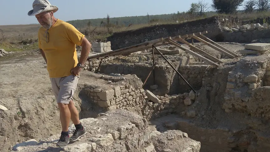 Археолози продължават разкопките в Добричка област