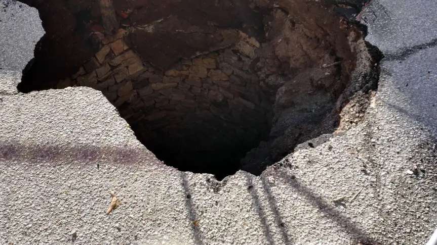 Дълбок кладенец се отвори в центъра на Враца